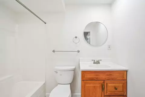 Bath - 90 Howard Ct, Frederick, MD 21702 photo 5 of 6