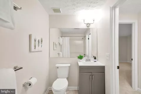 Bath - 2153 Wainwright Ct #BD, Frederick, MD 21702 photo 3 of 3