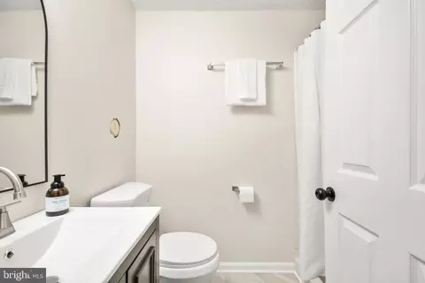 Bath - 2153 Wainwright Ct #BD, Frederick, MD 21702 photo 1 of 3
