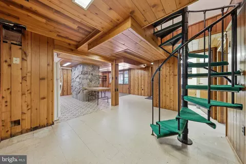 Entry Way - 5331 Gold Mine Rd, Frederick, MD 21703 photo 3 of 5