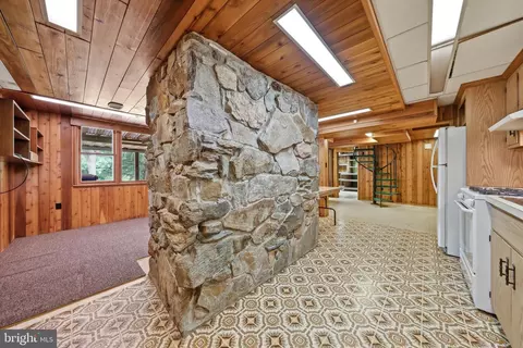 Entry Way - 5331 Gold Mine Rd, Frederick, MD 21703 photo 4 of 5