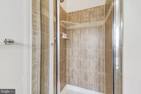 Bath - 4104 Tottenham St, Frederick, MD 21704 photo 3 of 4