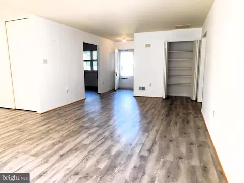 Living - 5603 Honeysuckle Ct, Frederick, MD 21703 photo 4 of 11