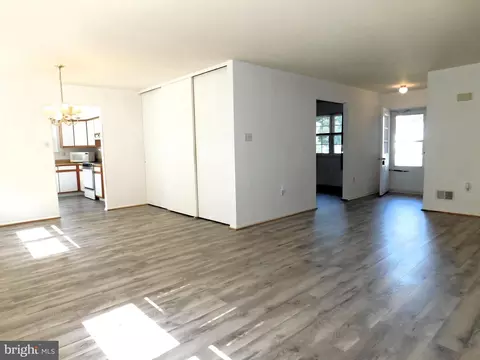 Living - 5603 Honeysuckle Ct, Frederick, MD 21703 photo 3 of 11