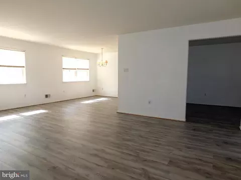 Living - 5603 Honeysuckle Ct, Frederick, MD 21703 photo 2 of 11
