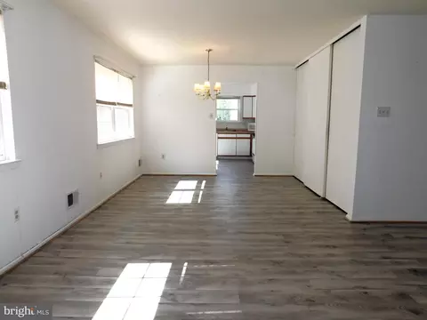 Living - 5603 Honeysuckle Ct, Frederick, MD 21703 photo 6 of 11
