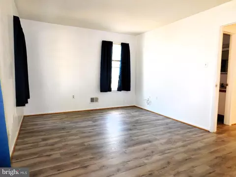 Living - 5603 Honeysuckle Ct, Frederick, MD 21703 photo 10 of 11