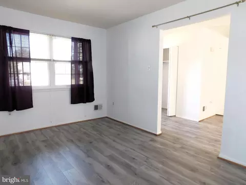 Living - 5603 Honeysuckle Ct, Frederick, MD 21703 photo 5 of 11