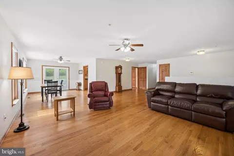 Living - 11505 Old Annapolis Rd, Frederick, MD 21701 photo 4 of 7