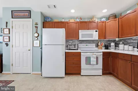 Kitchen - 2501 Coleridge Dr, Frederick, MD 21702 photo 6 of 7
