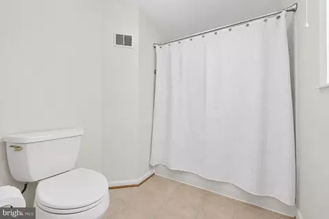 Bath - 6396 Devonshire Ln, Frederick, MD 21703 photo 2 of 3