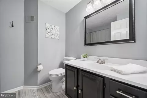 Bath - 6396 Devonshire Ln, Frederick, MD 21703 photo 3 of 3