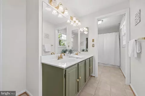 Bath - 6396 Devonshire Ln, Frederick, MD 21703 photo 1 of 3