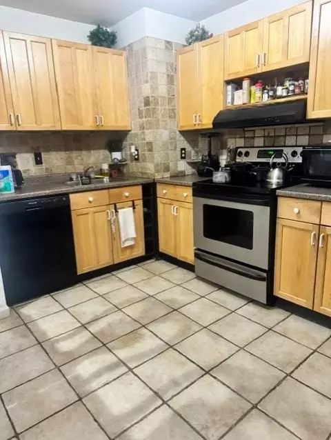 Kitchen - 179 Stonegate Dr, Frederick, MD 21702 photo 1 of 2