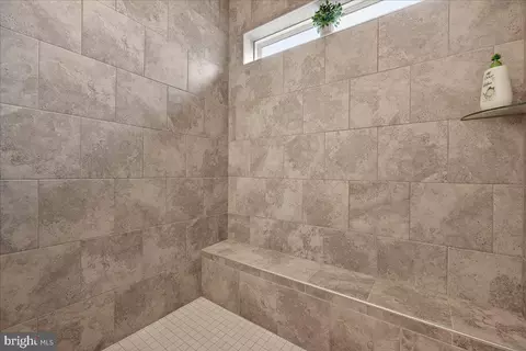 Bath - 1094 Holden Rd, Frederick, MD 21701 photo 3 of 6