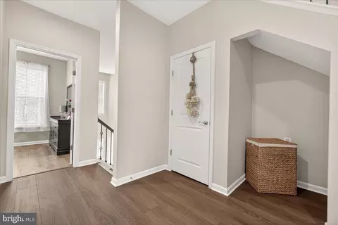 Entry Way - 1094 Holden Rd, Frederick, MD 21701 photo 5 of 9