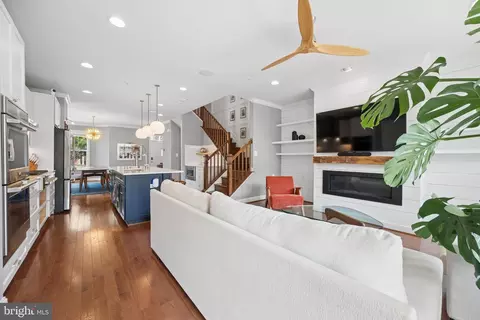 Entry Way - 1132 Holden Rd, Frederick, MD 21701 photo 6 of 12