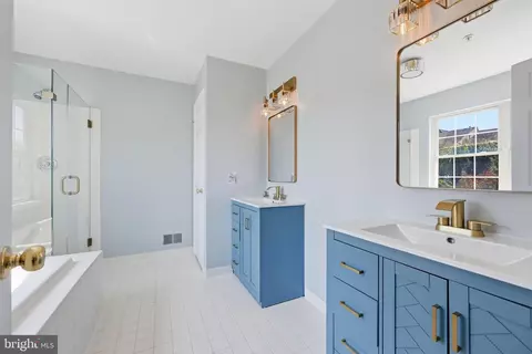 Bath - 2215 Parish Ln, Frederick, MD 21701 photo 1 of 4