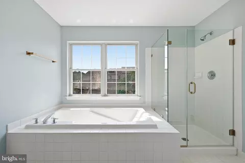 Bath - 2215 Parish Ln, Frederick, MD 21701 photo 2 of 4