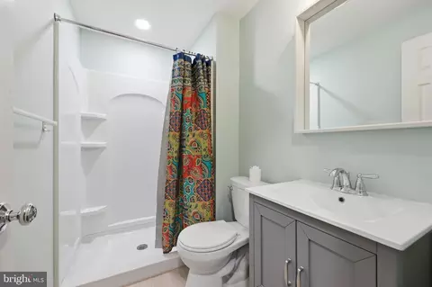 Bath - 2215 Parish Ln, Frederick, MD 21701 photo 4 of 4