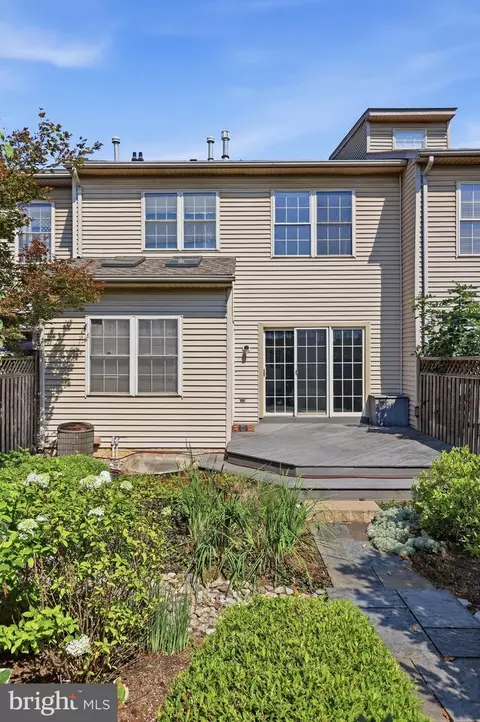 Exterior - 2215 Parish Ln, Frederick, MD 21701 photo 9 of 20
