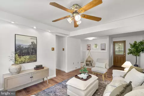 Living - 903 Chestnut St, Frederick, MD 21703 photo 3 of 4