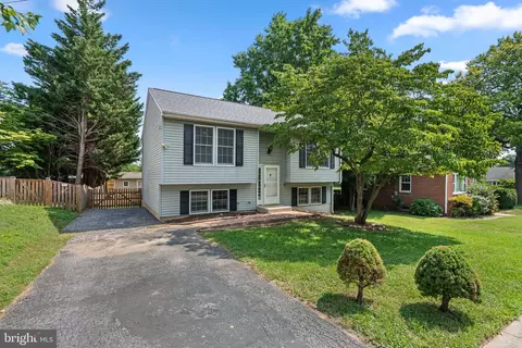 Exterior - 903 Chestnut St, Frederick, MD 21703 photo 2 of 6