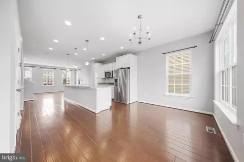 Entry Way - 6086 Forum Sq, Frederick, MD 21703 photo 6 of 20