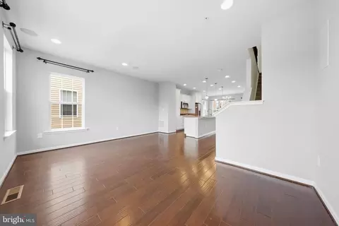 Living - 6086 Forum Sq, Frederick, MD 21703 photo 6 of 7