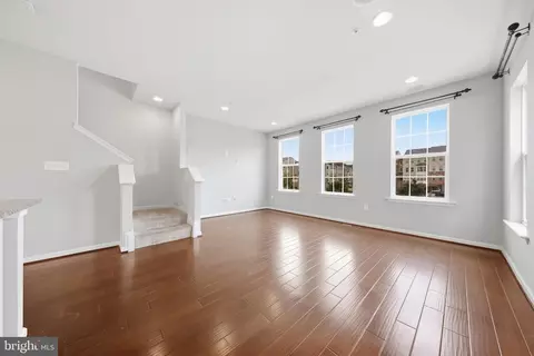 Living - 6086 Forum Sq, Frederick, MD 21703 photo 4 of 7