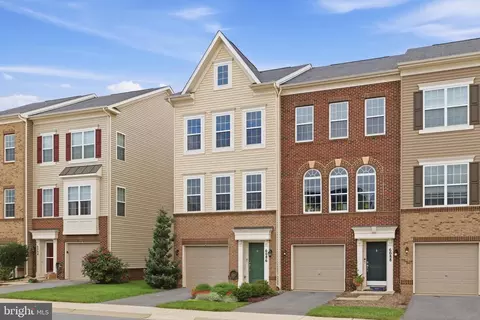 Exterior - 6086 Forum Sq, Frederick, MD 21703 photo 2 of 11