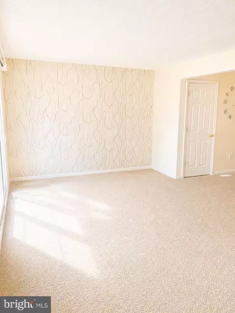 Living - 4989 Pintail Ct, Frederick, MD 21703 photo 1 of 1