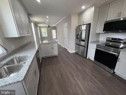 Entry Way - 223 E 5th St, Frederick, MD 21701 photo 3 of 6