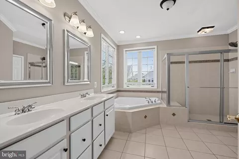 Bath - 3938 Addison Woods Rd, Frederick, MD 21704 photo 2 of 3