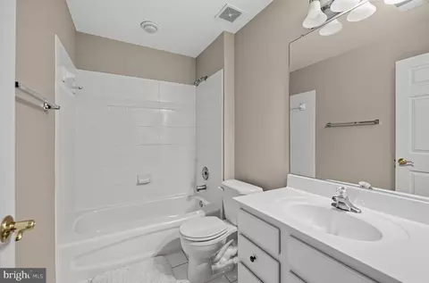 Bath - 3938 Addison Woods Rd, Frederick, MD 21704 photo 3 of 3