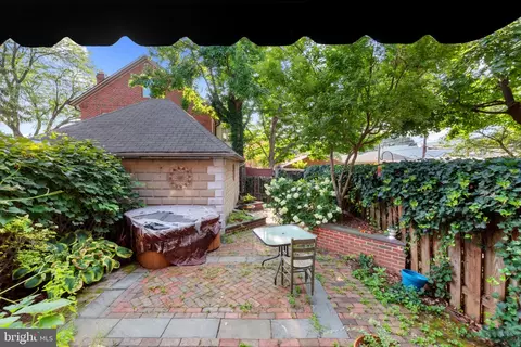 Exterior - 24 College Ave, Frederick, MD 21701 photo 4 of 9
