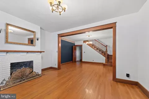 Living - 24 College Ave, Frederick, MD 21701 photo 6 of 9