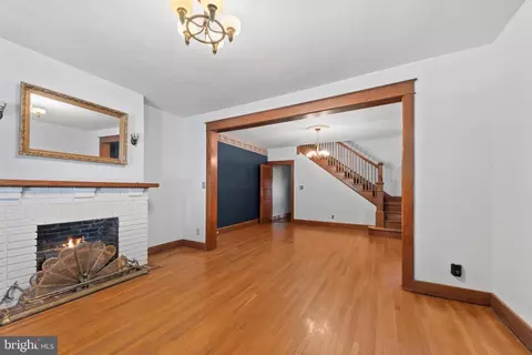 Living - 24 College Ave, Frederick, MD 21701 photo 4 of 9