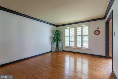 Living - 2425 Hunters Chase Ct, Frederick, MD 21702 photo 5 of 7