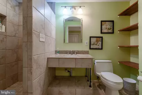 Bath - 2425 Hunters Chase Ct, Frederick, MD 21702 photo 2 of 12