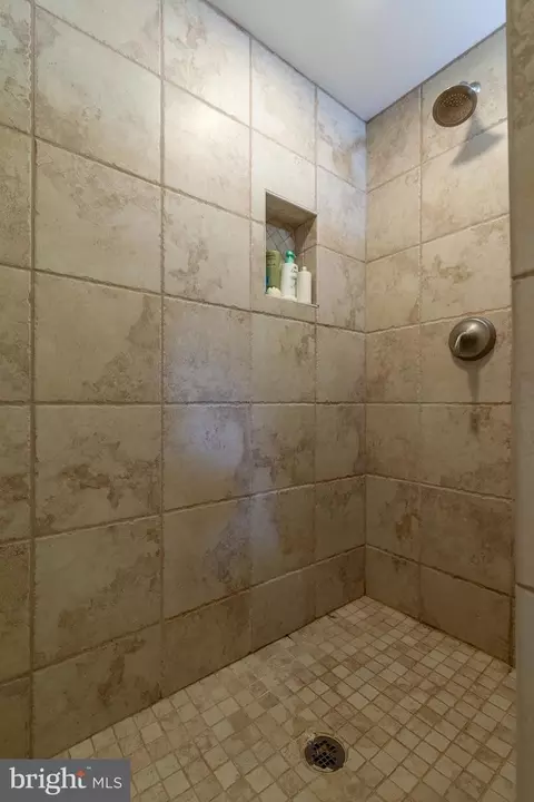 Bath - 2425 Hunters Chase Ct, Frederick, MD 21702 photo 3 of 12