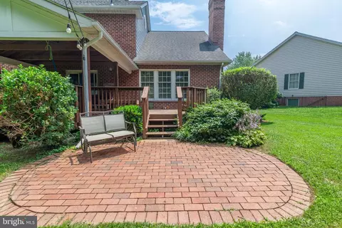 Exterior - 2425 Hunters Chase Ct, Frederick, MD 21702 photo 7 of 10
