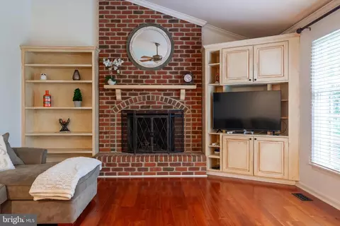 Living - 2425 Hunters Chase Ct, Frederick, MD 21702 photo 3 of 7
