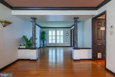 Living - 2425 Hunters Chase Ct, Frederick, MD 21702 photo 2 of 7