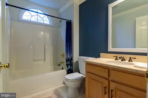 Bath - 2425 Hunters Chase Ct, Frederick, MD 21702 photo 10 of 12