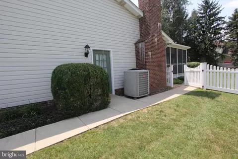 Exterior - 6759 Meadowside Dr, Frederick, MD 21702 photo 15 of 17