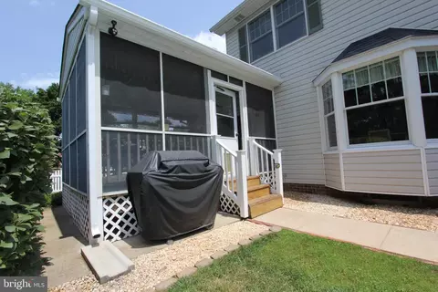 Exterior - 6759 Meadowside Dr, Frederick, MD 21702 photo 5 of 17