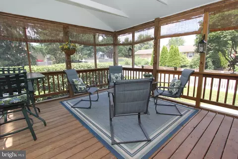 Exterior - 6759 Meadowside Dr, Frederick, MD 21702 photo 4 of 17