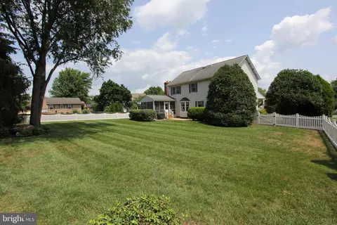 Exterior - 6759 Meadowside Dr, Frederick, MD 21702 photo 12 of 17