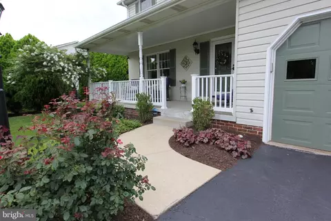 Exterior - 6759 Meadowside Dr, Frederick, MD 21702 photo 2 of 17